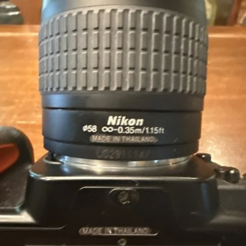 Nikon N65 35mm SLR Film Camera W/ AF Nikkor 28-80mm f/3.5-5.6 D Lens Flash Case